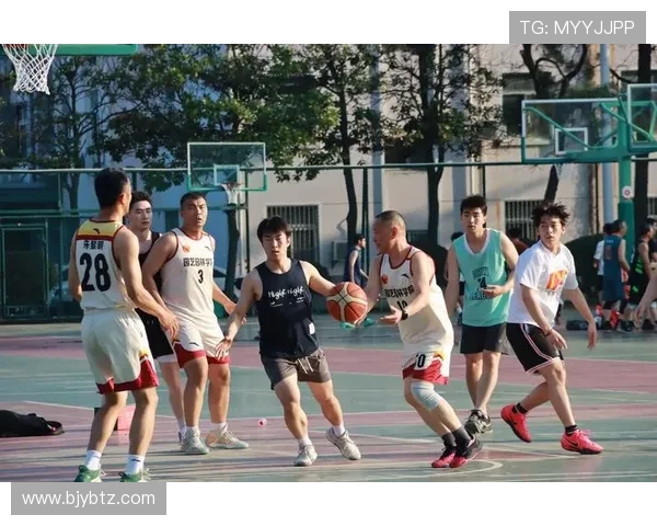 以篮球为核心探讨团队协作精神与青春奋斗力量的完美融合 以篮球为核心探讨团队协作精神与青春奋斗力量的完美融合