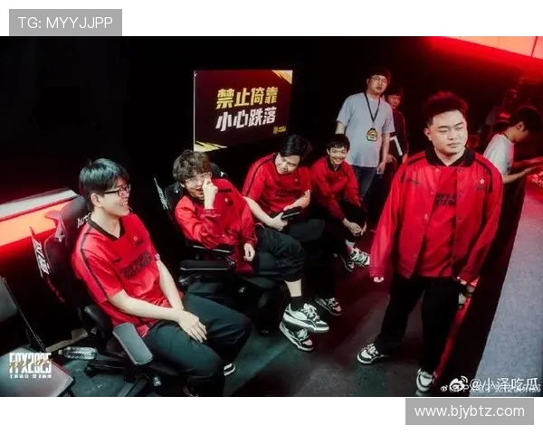 FPX在英雄联盟团队协作排行榜中荣登第六名展现出色团队默契与配合能力 FPX在英雄联盟团队协作排行榜中荣登第六名展现出色团队默契与配合能力