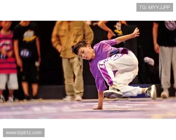 南京极限运动队在全国街舞大赛中的耐力表现引发热议与关注 南京极限运动队在全国街舞大赛中的耐力表现引发热议与关注