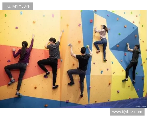 重庆攀岩队的力量揭秘：挑战极限与团队精神的完美结合