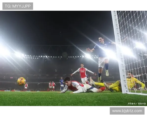 全场激战回顾:精彩比分背后展现的足球战术与团队配合 全场激战回顾:精彩比分背后展现的足球战术与团队配合