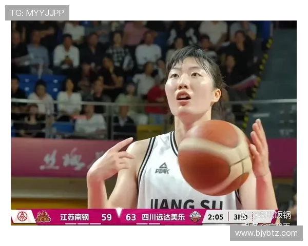 印第安纳狂热与火花的激烈对决展现女篮风采与竞争魅力 印第安纳狂热与火花的激烈对决展现女篮风采与竞争魅力